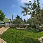 شقة Mladenka