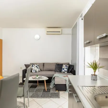 Apartment Mladenka