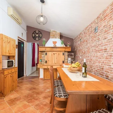 Apartment Mladenka * Pula
