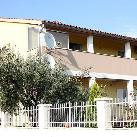 Apartment Mladenka * Pula