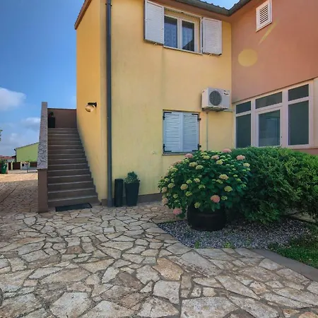 Apartment Apartment Mladenka