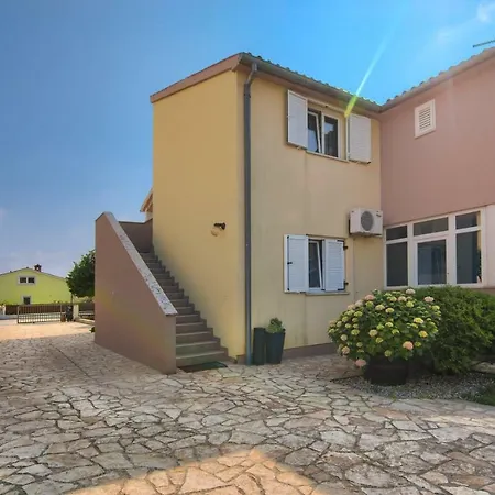 Apartment Apartment Mladenka