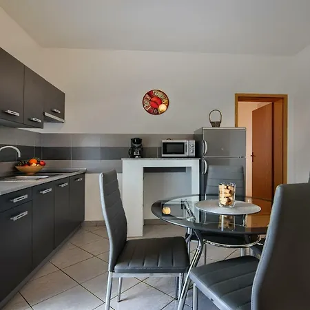 Apartment Mladenka Pula