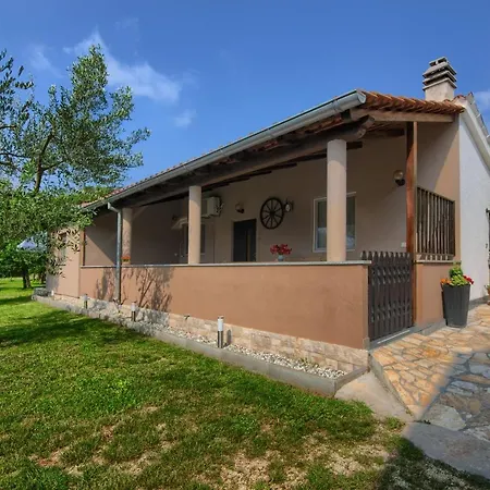 Apartment Mladenka * Pula