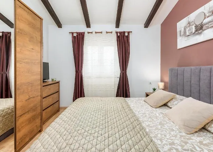 Apartment Mladenka *