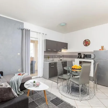 Apartment Mladenka Apartman Póla