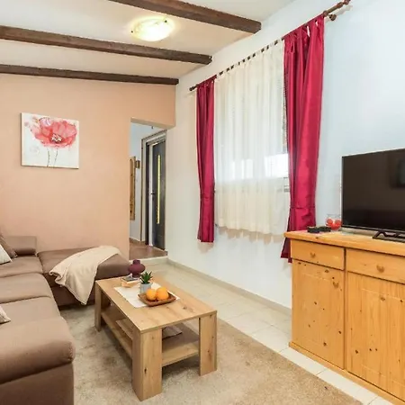 Apartment Mladenka Póla