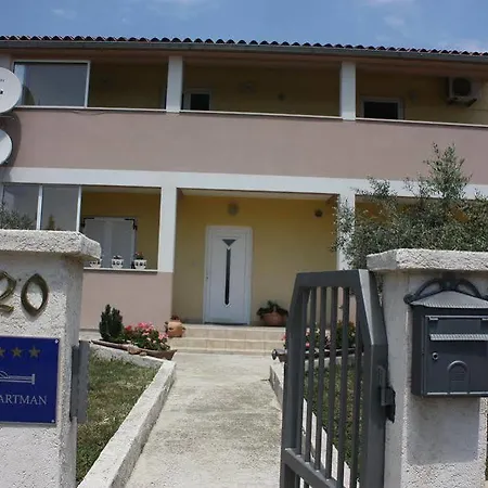 Apartment Mladenka * Póla