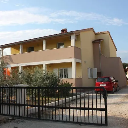 Apartment Mladenka Apartman Póla
