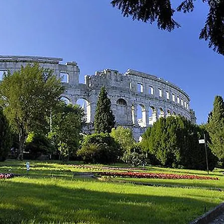 Apartment Mladenka Apartman