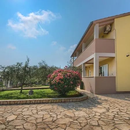Apartment Mladenka Apartman