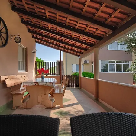 Apartment Mladenka Apartman Póla