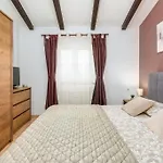 Apartman Mladenka *